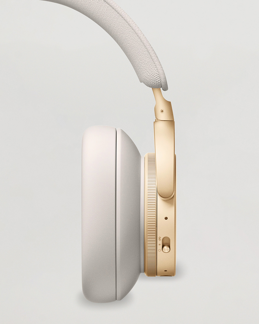 Homme | Pour Les Connaisseurs | Bang & Olufsen | Beoplay H95 Adaptive Wireless Headphones Gold