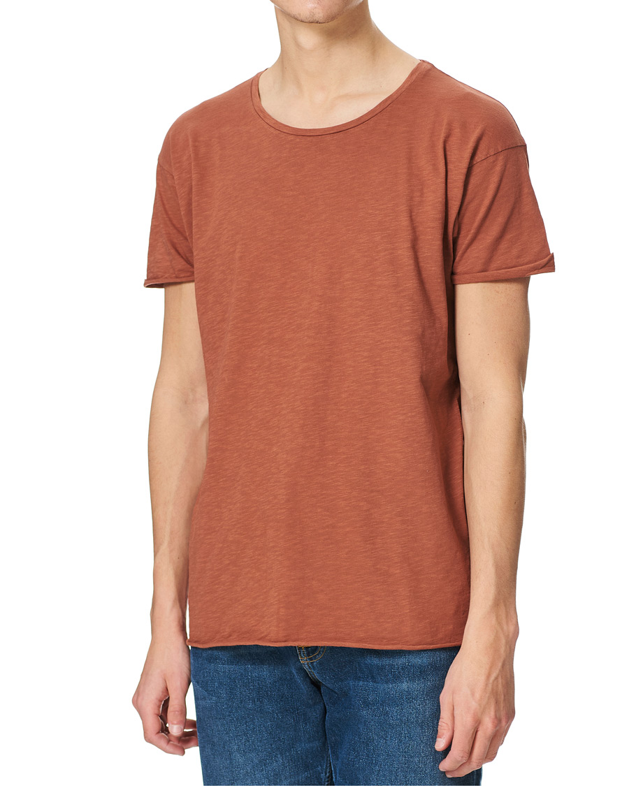 Heren | T-shirts | Nudie Jeans | Roger Slub Crew Neck Tee Terra Red