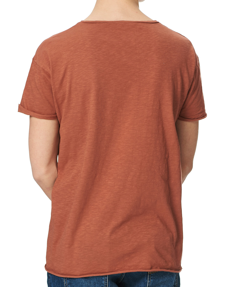 Heren | T-shirts | Nudie Jeans | Roger Slub Crew Neck Tee Terra Red