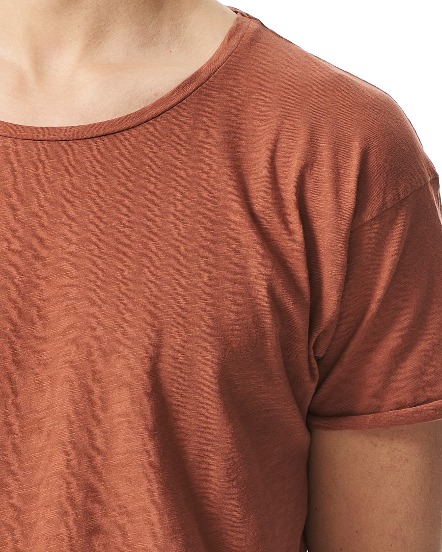Heren | T-shirts | Nudie Jeans | Roger Slub Crew Neck Tee Terra Red