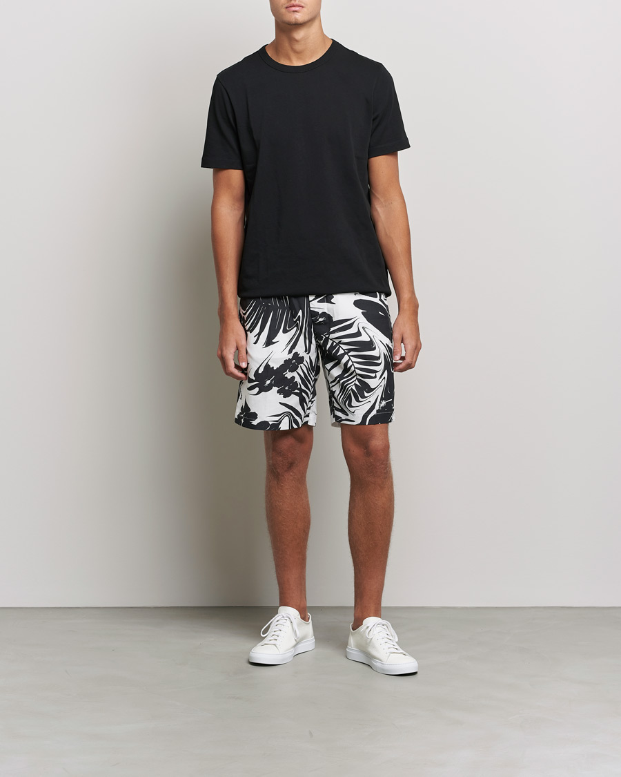 Homme | Shorts | J.Lindeberg | Earl Hibiscus Print Shorts Black/White