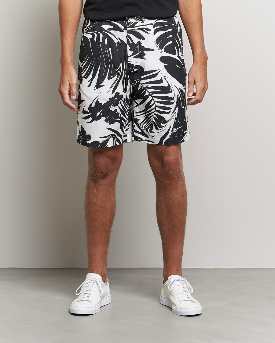 Homme | Shorts | J.Lindeberg | Earl Hibiscus Print Shorts Black/White