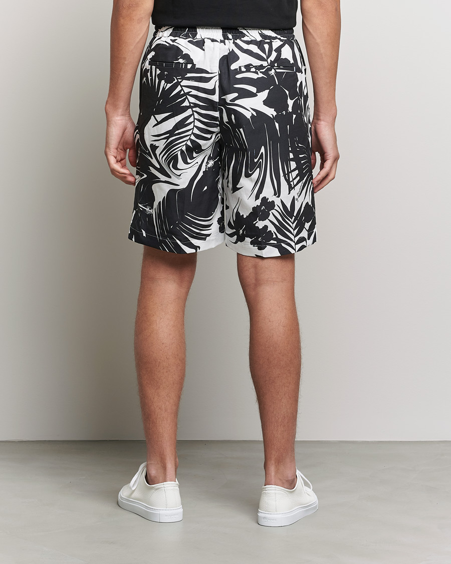 Homme | Shorts | J.Lindeberg | Earl Hibiscus Print Shorts Black/White