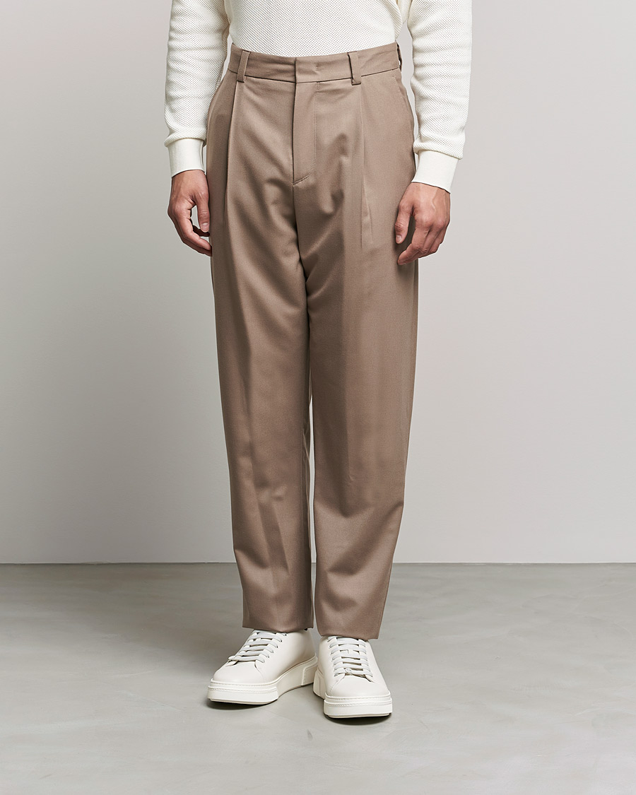 Homme | Pantalons | Giorgio Armani | Tapered Pleated Flannel Trousers Beige