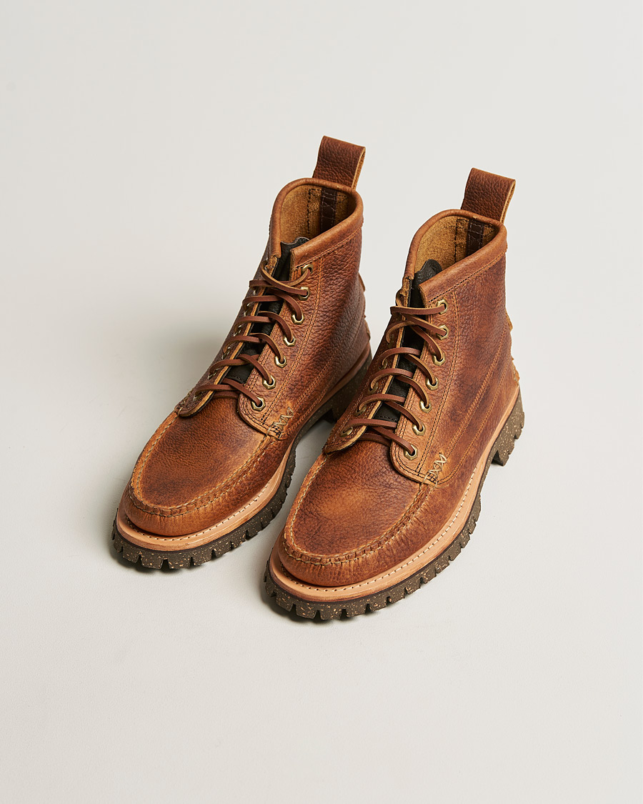 Heren | Yuketen Cortina Sole Angler Boots Brown Grain Calf | Yuketen | Cortina Sole Angler Boots Brown Grain Calf