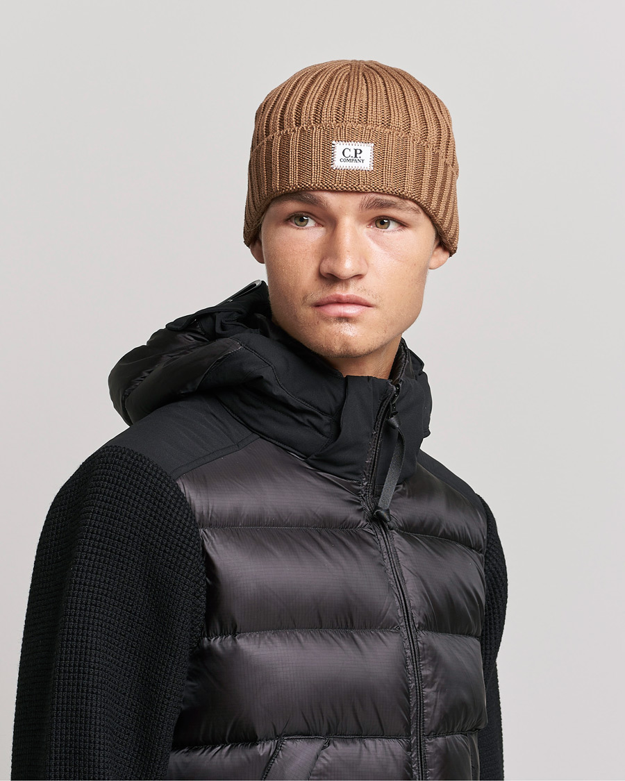 Heren | C.P. Company Knitted Merino Logo Beanie Brown | C.P. Company | Knitted Merino Logo Beanie Brown