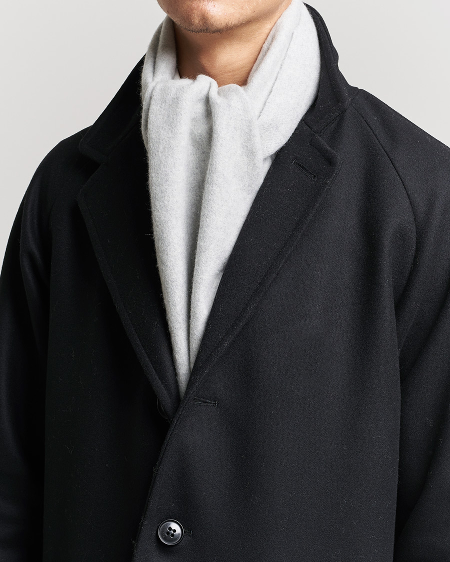 Heren | Begg & Co Vier Lambswool/Cashmere Solid Scarf Silver | Begg & Co | Vier Lambswool/Cashmere Solid Scarf Silver