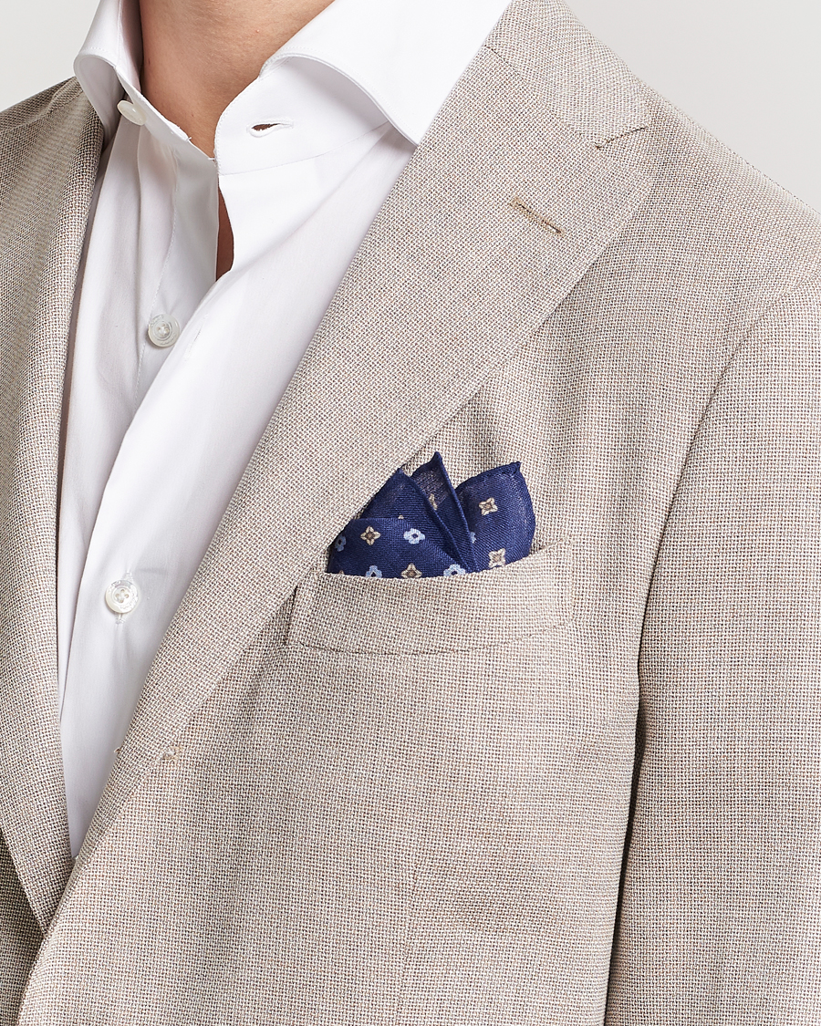 Homme | Amanda Christensen Linen Printed Flower Pocket Square Navy | Amanda Christensen | Linen Printed Flower Pocket Square Navy