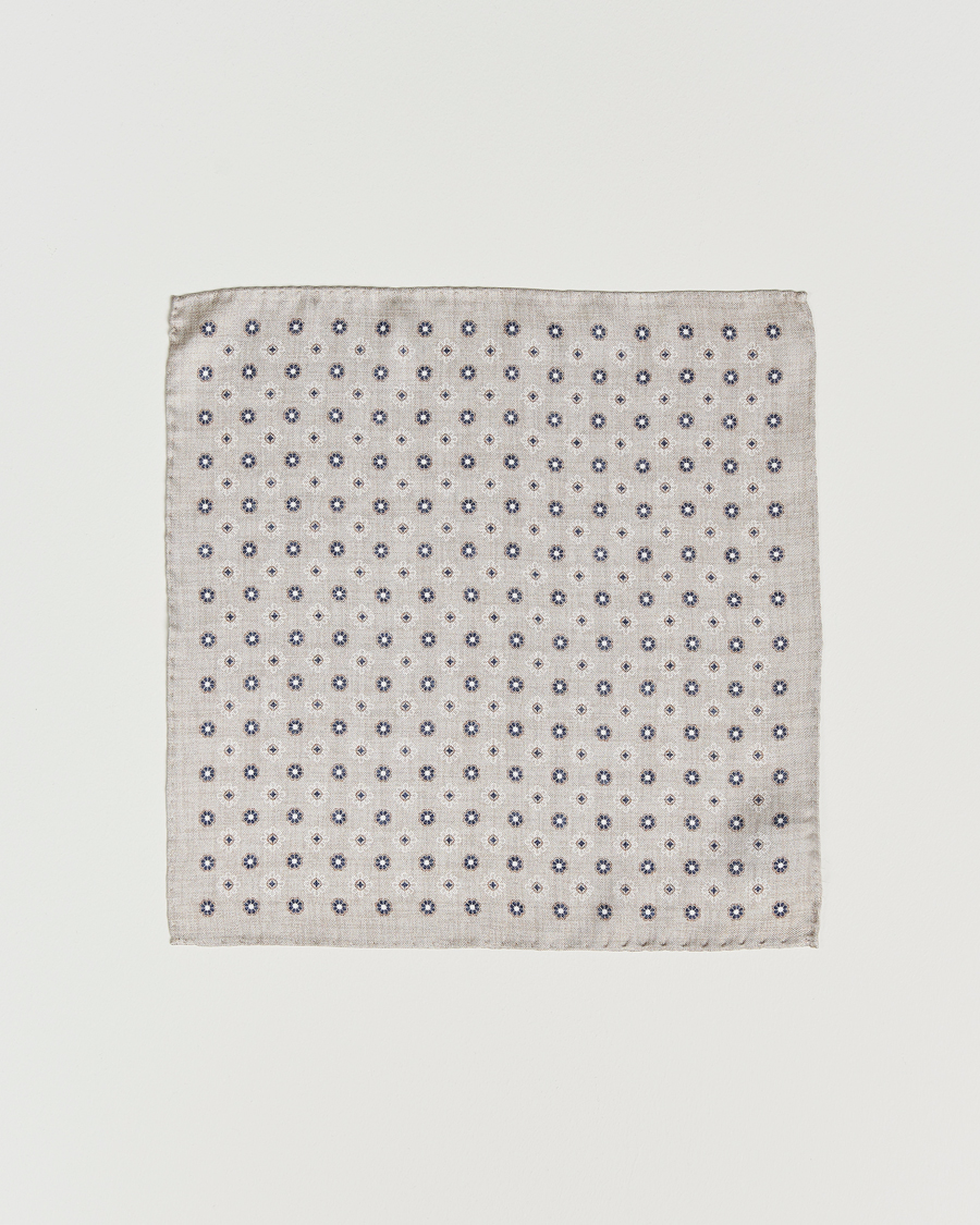 Homme | Amanda Christensen Silk Oxford Printed Flower Porcket Square Cream | Amanda Christensen | Silk Oxford Printed Flower Porcket Square Cream