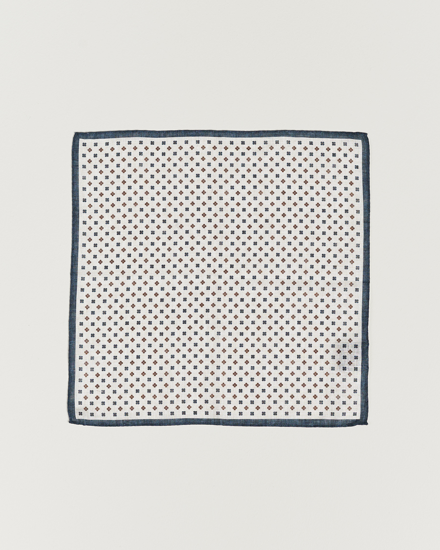 Homme | Amanda Christensen Linen Paspoal Printed Flower Pocket Square White/Navy | Amanda Christensen | Linen Paspoal Printed Flower Pocket Square White/Navy