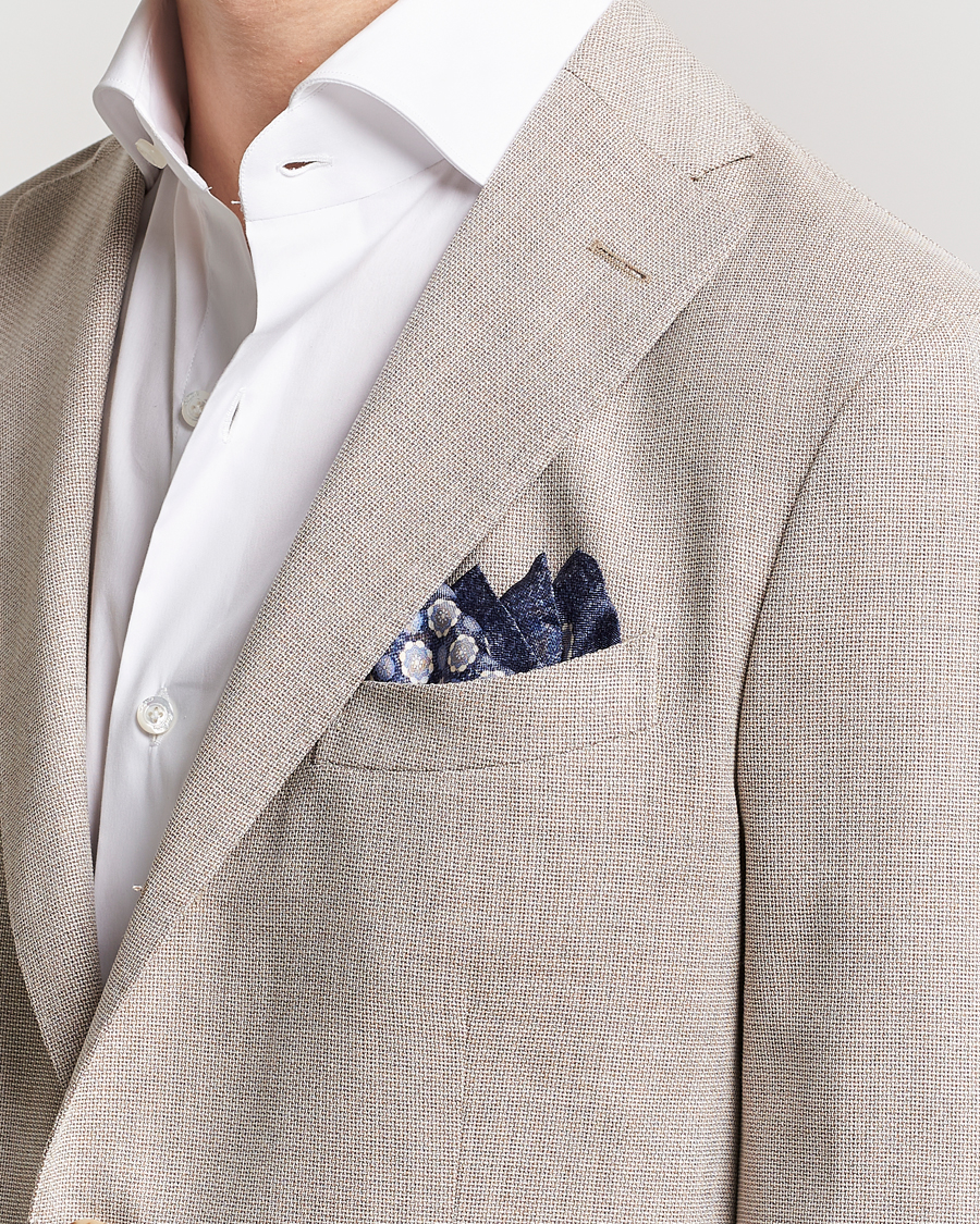 Homme | Amanda Christensen Silk Twill Printed Medallion Pocket Square Navy | Amanda Christensen | Silk Twill Printed Medallion Pocket Square Navy