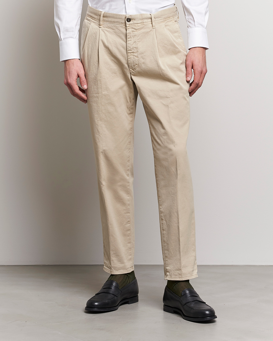 Homme | Pantalons | Incotex | Tapered Fit Pleated Slacks Beige