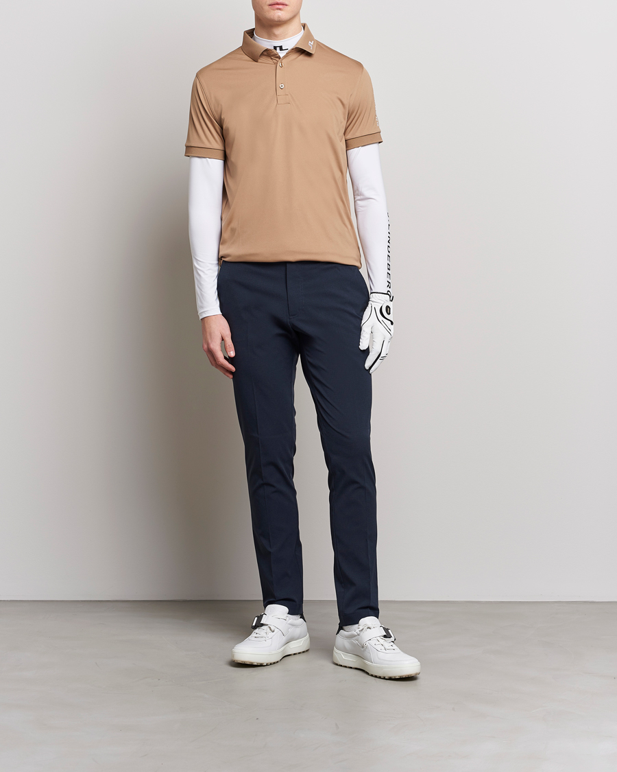 Homme | Polos | J.Lindeberg | Tour Tech Regular Fit Polo Tiger Brown