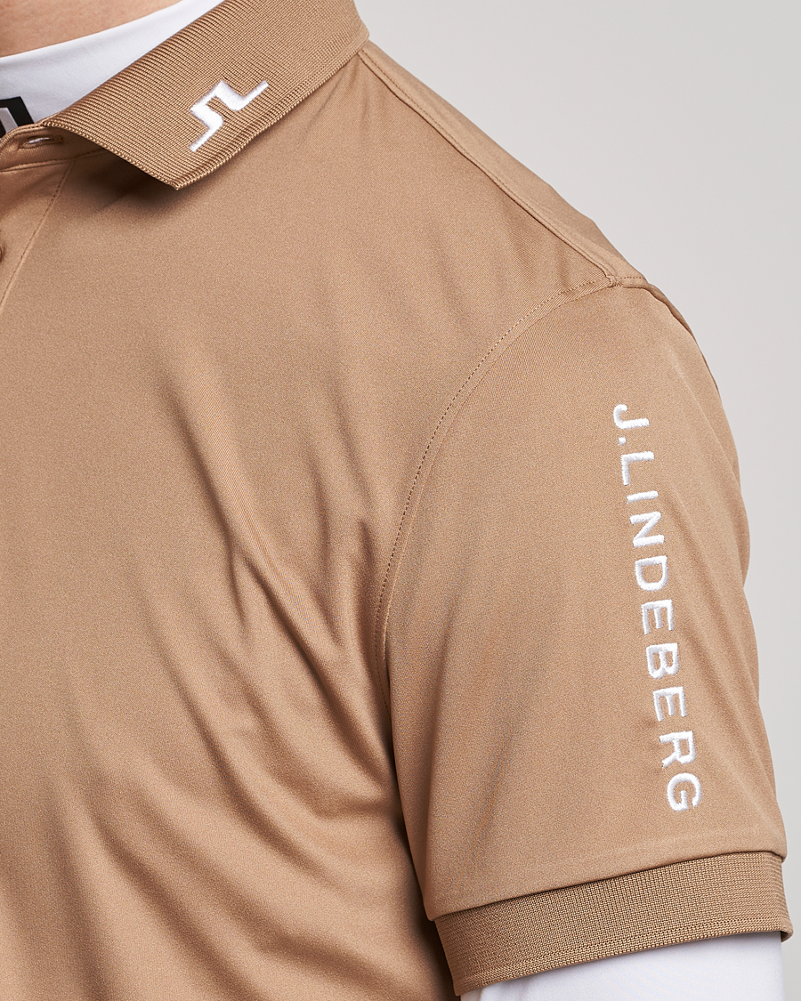 Homme | Polos | J.Lindeberg | Tour Tech Regular Fit Polo Tiger Brown