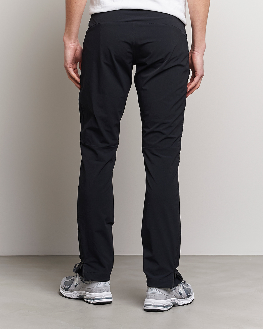 Homme | Pantalons | Peak Performance | Tech Light Woven Scale Pants Black