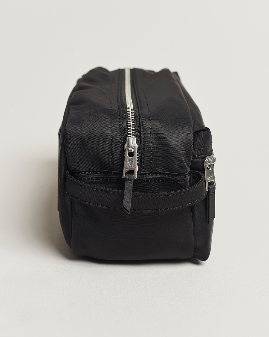 Homme | AMI Heart Logo Wash Bag Black | AMI | Heart Logo Wash Bag Black