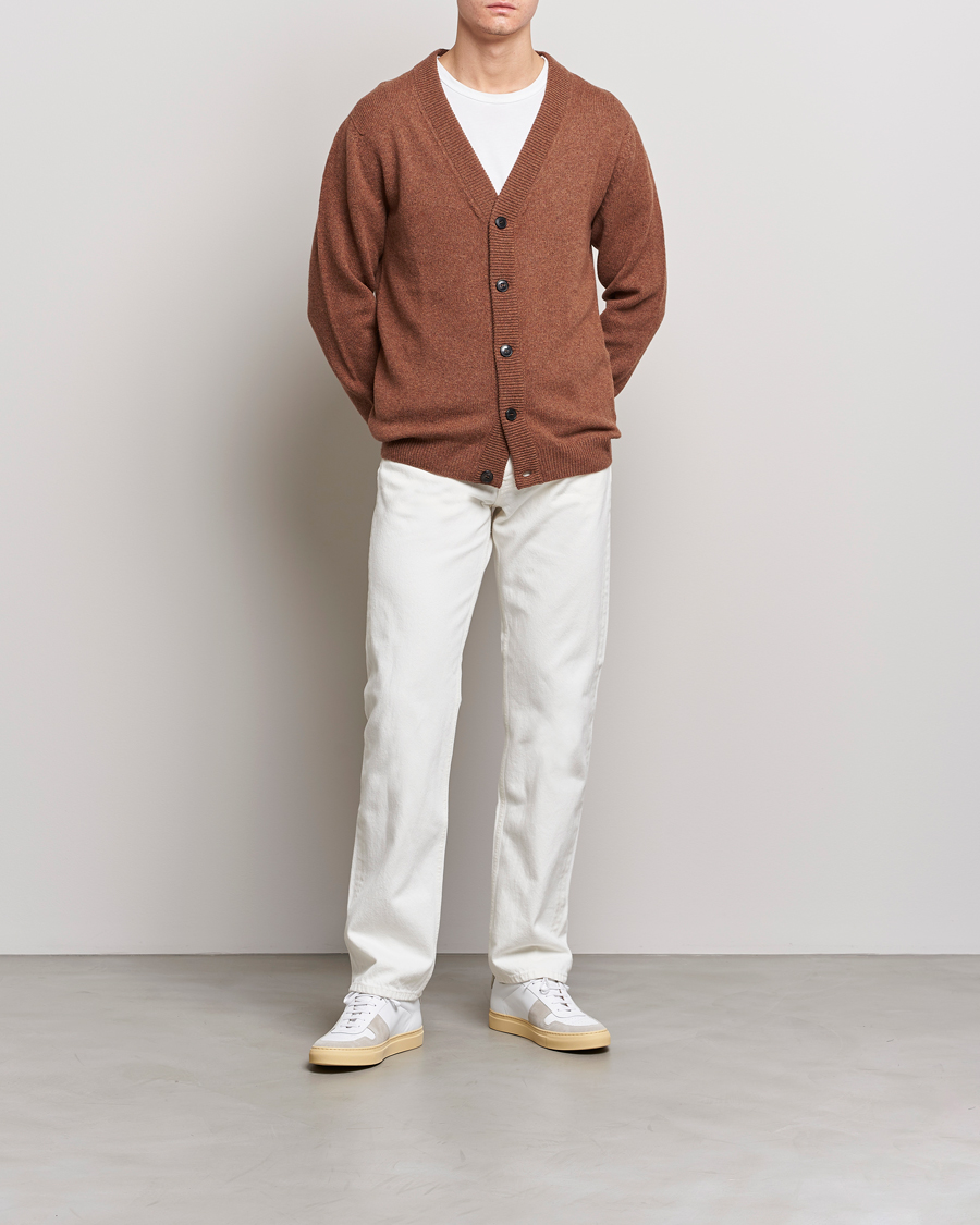 Heren | Truien | Sunspel | Lambswool Cardigan Pecan
