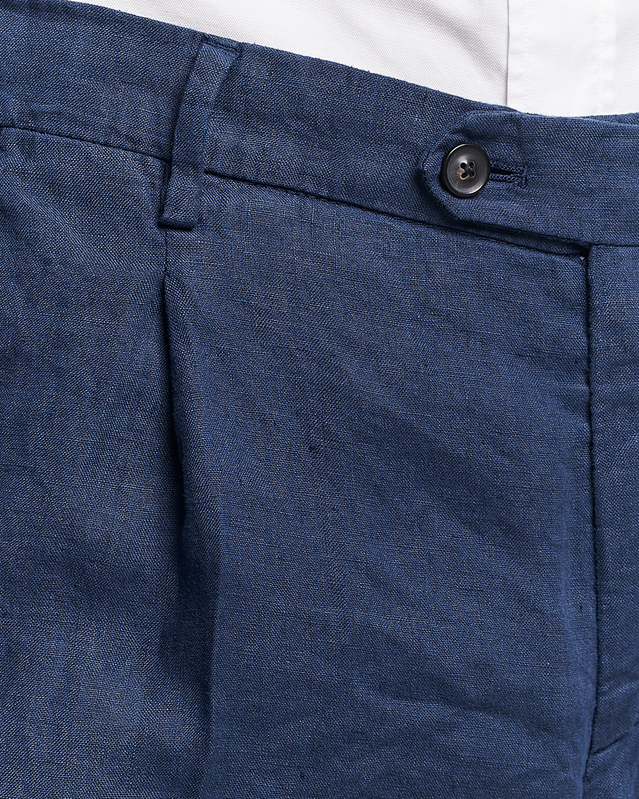 Homme | Pantalons | Lardini | Pleated Linen Trousers Navy