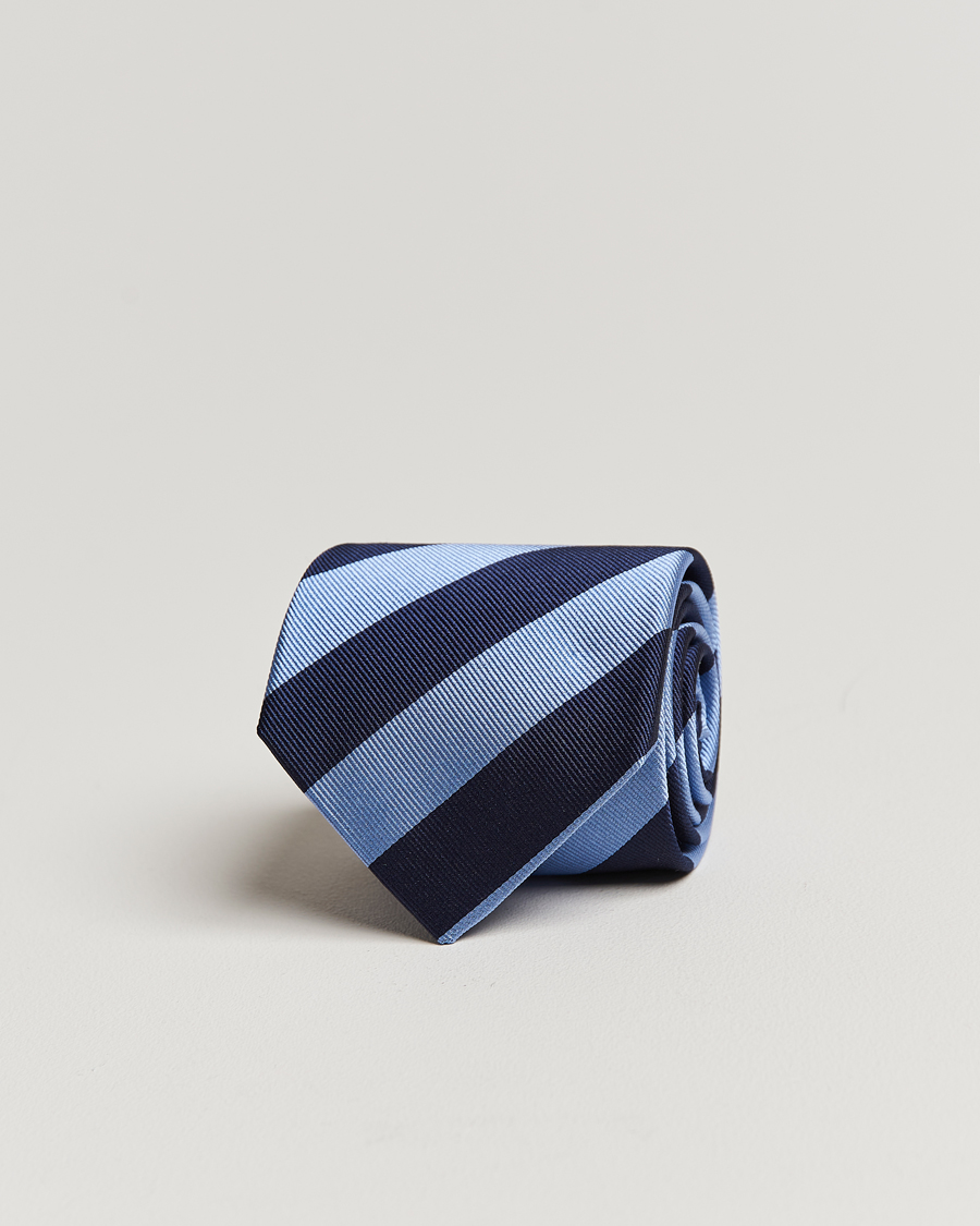 Homme | Amanda Christensen Regemental Stripe Classic Tie 8 cm Sky Blue/Navy | Amanda Christensen | Regemental Stripe Classic Tie 8 cm Sky Blue/Navy