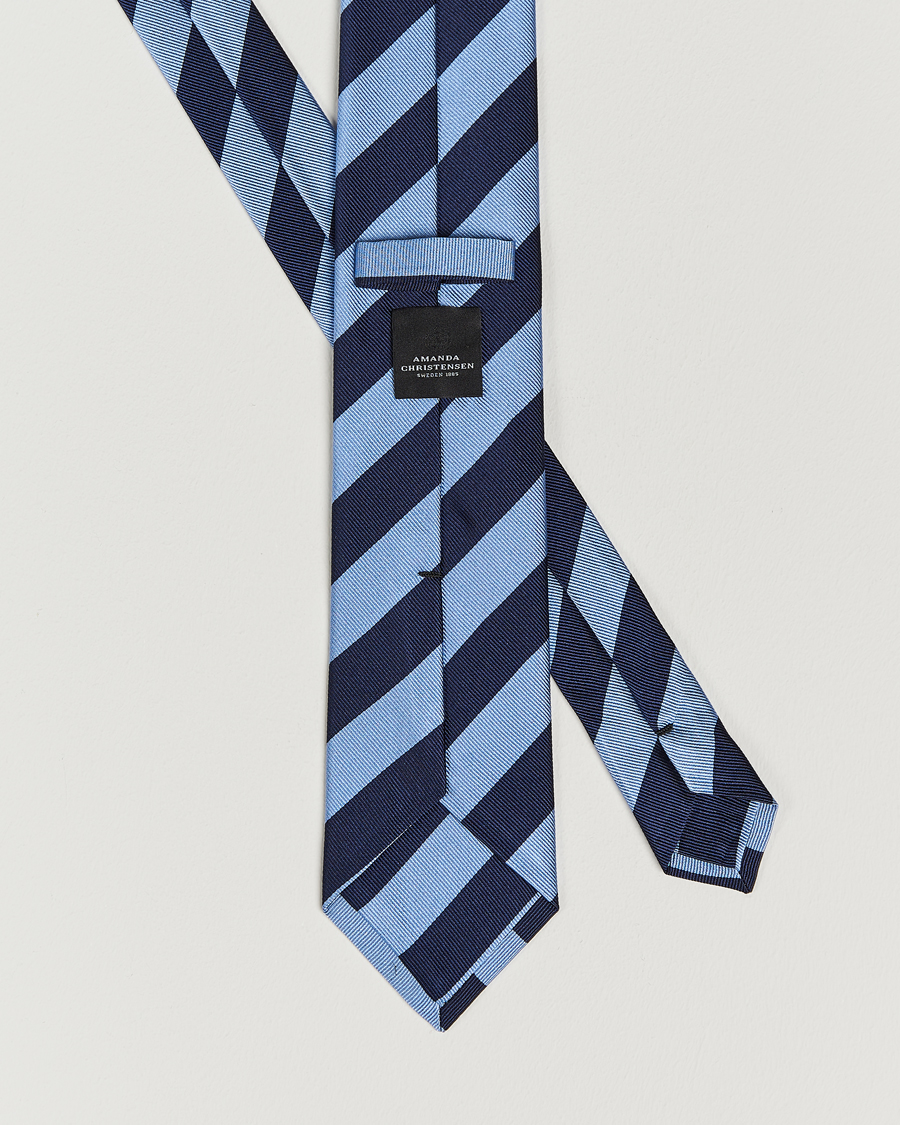 Homme | Amanda Christensen Regemental Stripe Classic Tie 8 cm Sky Blue/Navy | Amanda Christensen | Regemental Stripe Classic Tie 8 cm Sky Blue/Navy