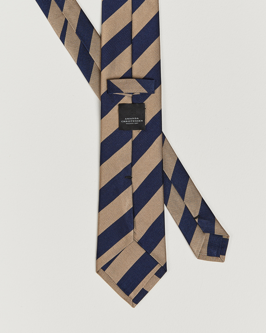 Heren | Stropdassen | Amanda Christensen | Regemental Stripe Classic Tie 8 cm Sand/Navy