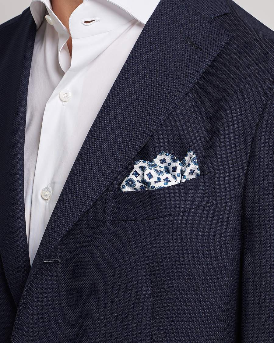 Homme | Amanda Christensen Medallion Silk Pocket Square White | Amanda Christensen | Medallion Silk Pocket Square White