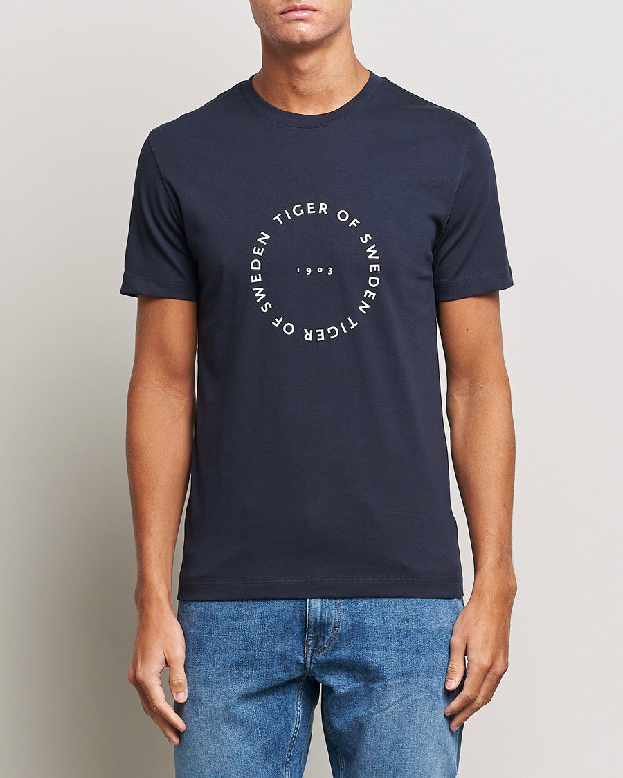 Homme | T-shirts | Tiger of Sweden | Dillan Crew Neck Logo T-Shirt Light Ink