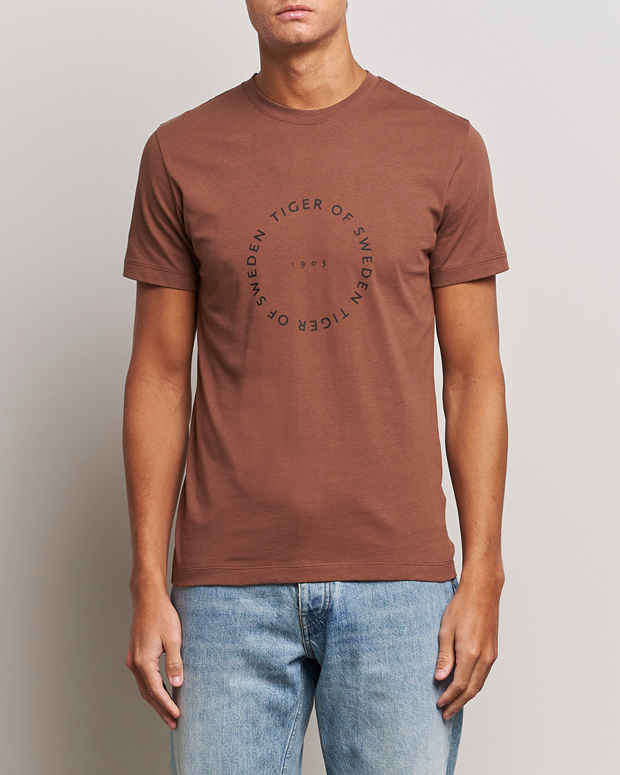 Homme | T-shirts | Tiger of Sweden | Dillan Crew Neck Logo T-Shirt Golden Copper