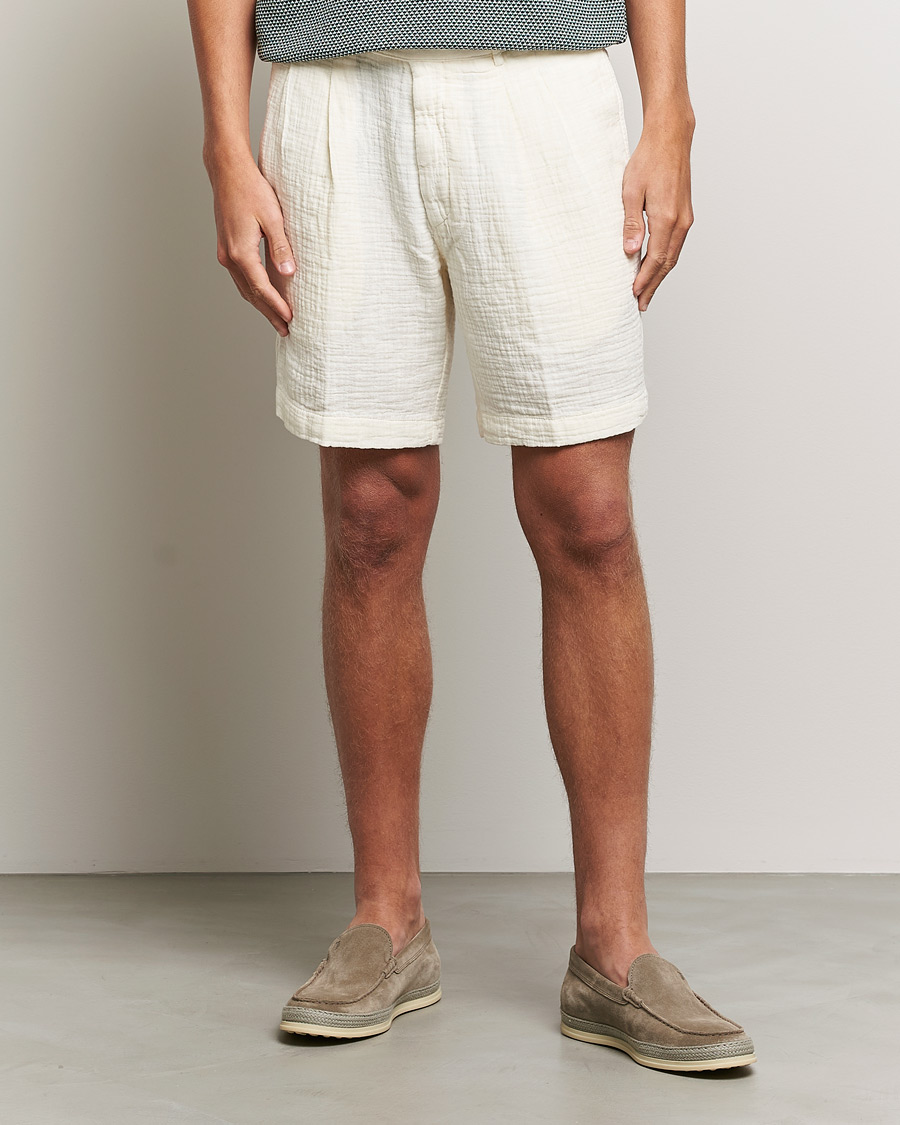Homme | Shorts | Oscar Jacobson | Tanker Pleated Crepe Cotton Shorts White