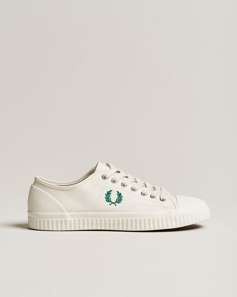 Homme | Fred Perry Huges Low Canvas Sneaker Light Ecru | Fred Perry | Huges Low Canvas Sneaker Light Ecru