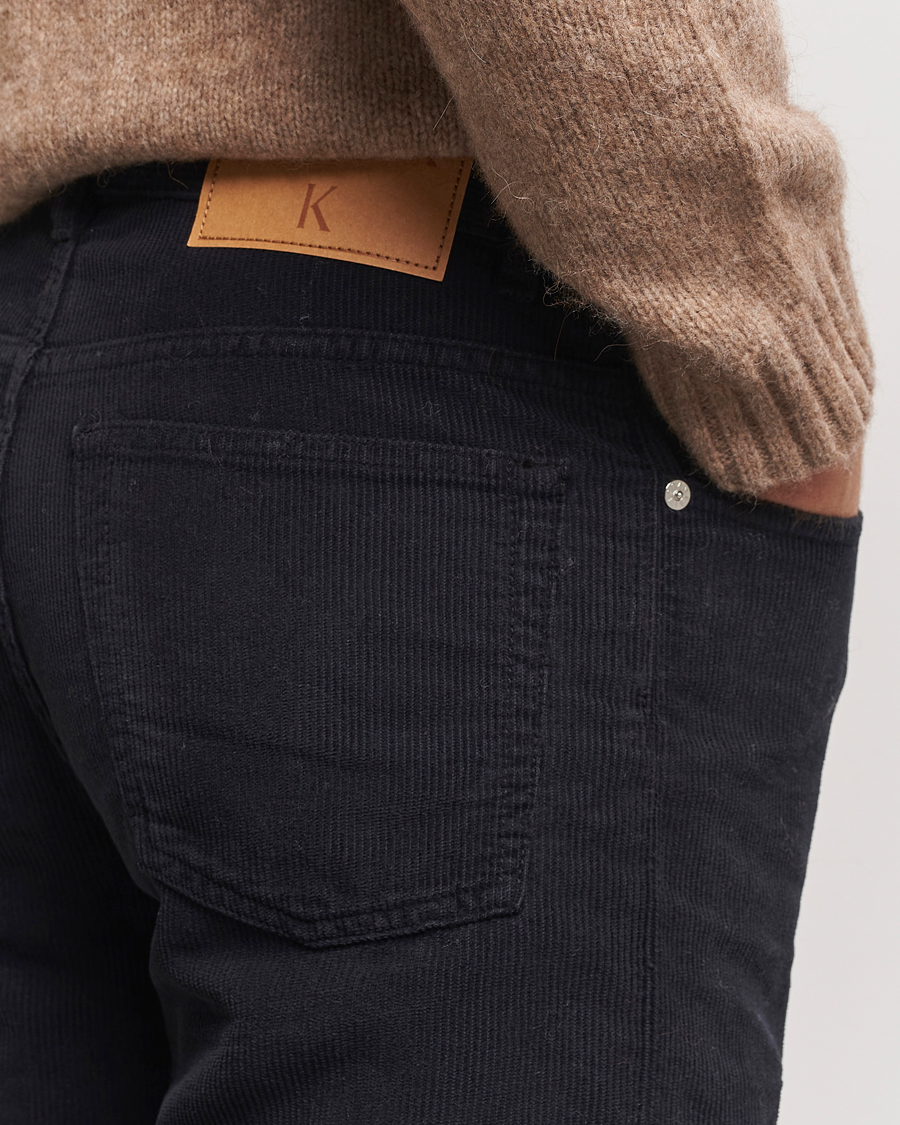 Homme | Pantalons | Filippa K | Straight Fit Garment Dyed Corduroy Pants Black