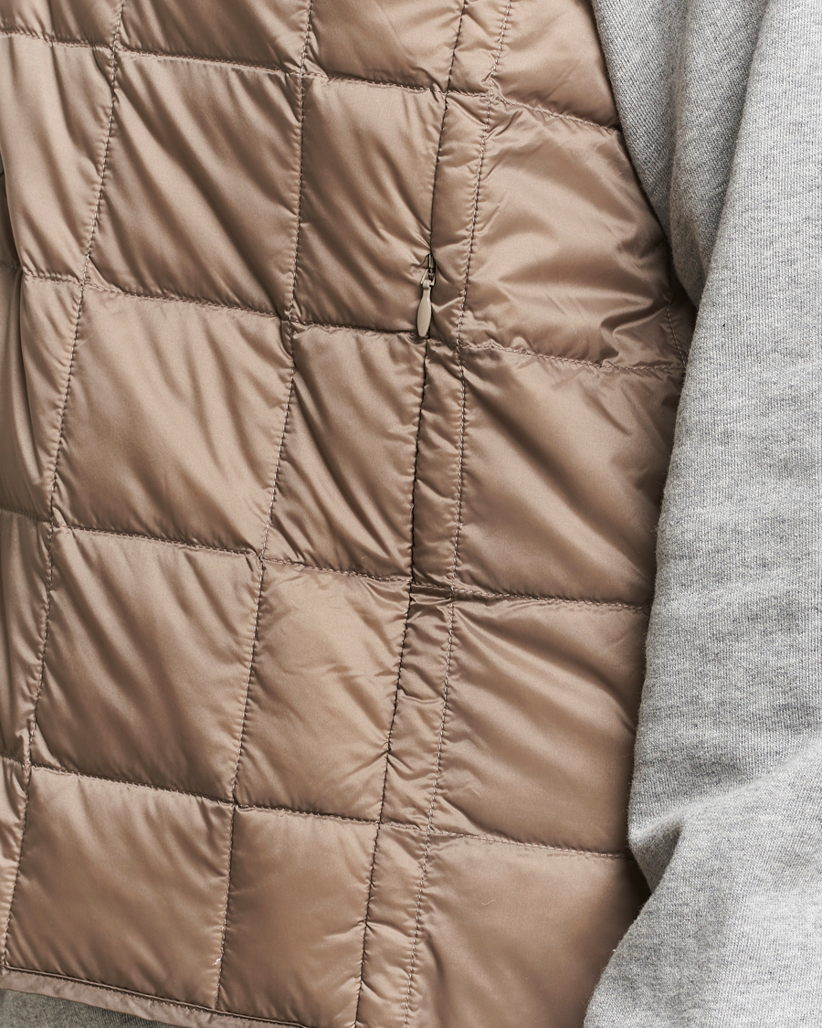 Homme | Manteaux Et Vestes | TAION | V-Neck Lightweight Down Vest Khaki