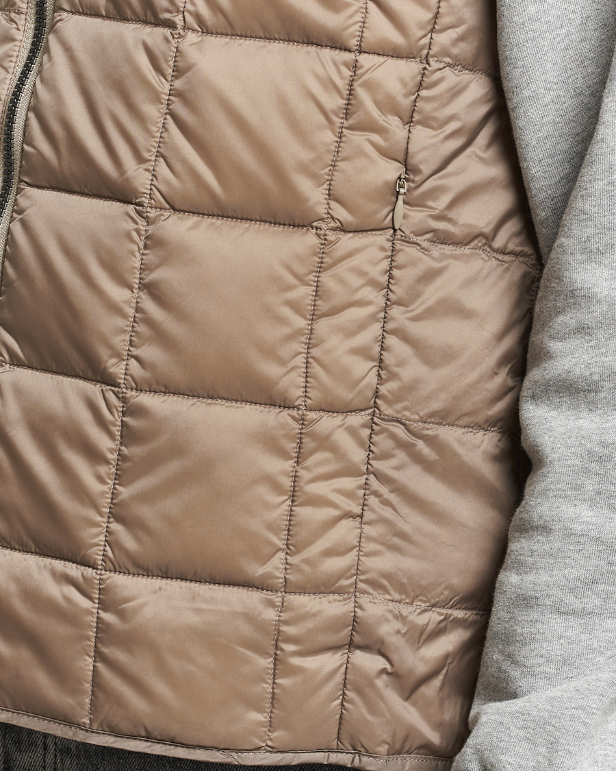 Homme | Manteaux Et Vestes | TAION | High Neck Full Zip Lightweight Down Vest Khaki