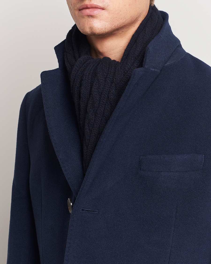 Heren | Sunspel Lambswool Cable Scarf Dark Navy | Sunspel | Lambswool Cable Scarf Dark Navy