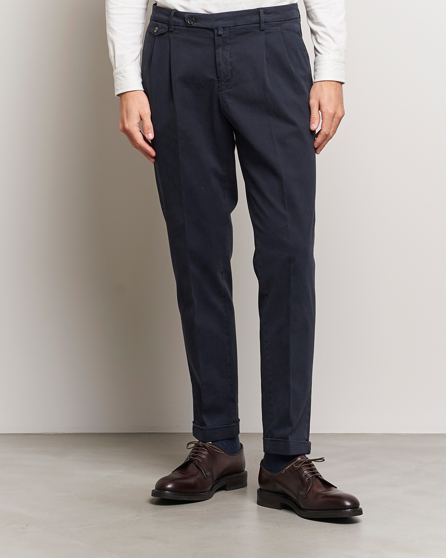 Homme | Pantalons | Briglia 1949 | Easy Fit Pleated Cotton Stretch Chino Navy