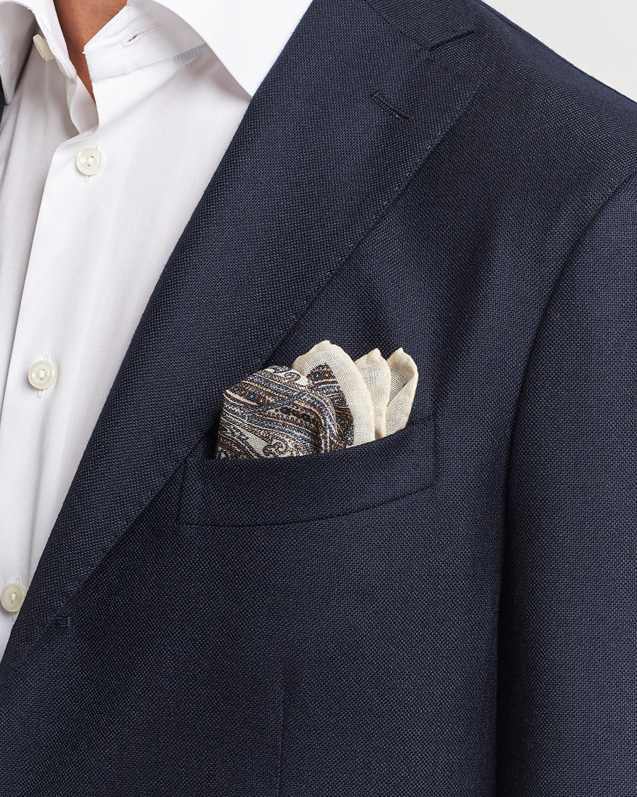 Homme | Amanda Christensen Wool Printed Large Paisley Pocket Square White | Amanda Christensen | Wool Printed Large Paisley Pocket Square White