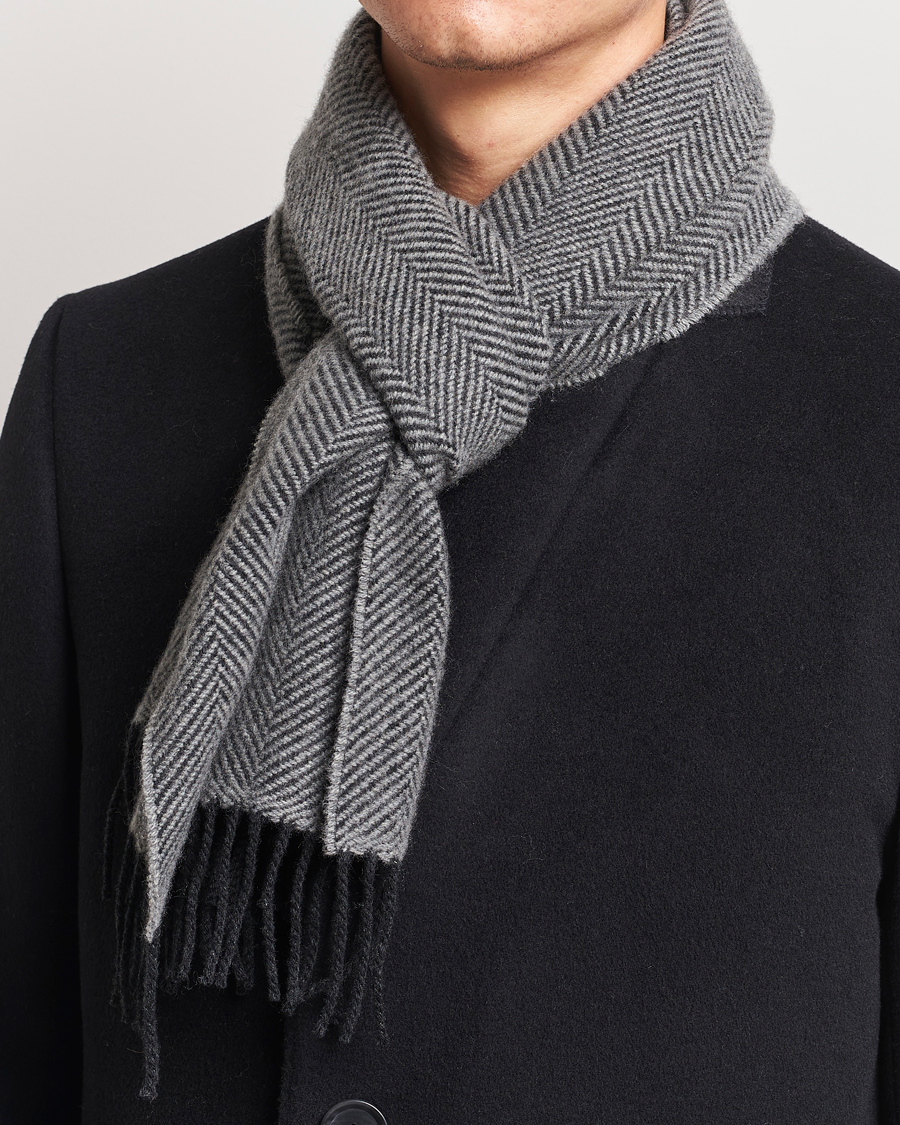 Homme | Begg & Co Herringbone Cashmere Scarf 30*170cm Grey | Begg & Co | Herringbone Cashmere Scarf 30*170cm Grey