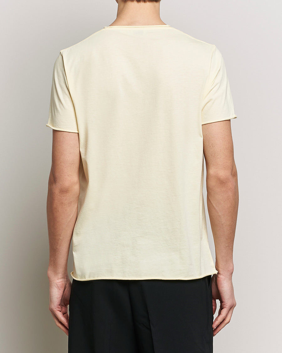 Homme | T-shirts | Filippa K | Roll Neck Crew Neck T-Shirt Soft Yellow