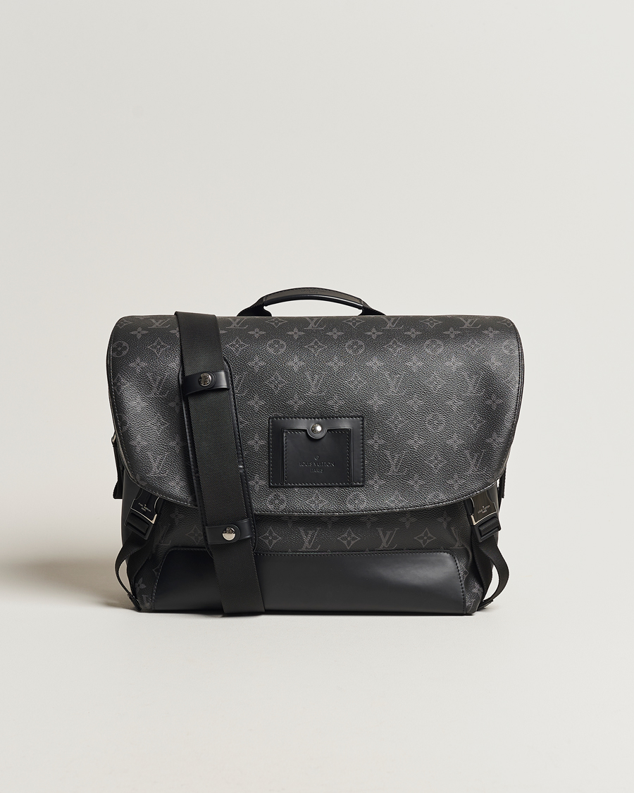 Heren | Louis Vuitton Pre-Owned Messenger Voyager MM Bag Monogram Eclipse | Louis Vuitton Pre-Owned | Messenger Voyager MM Bag Monogram Eclipse