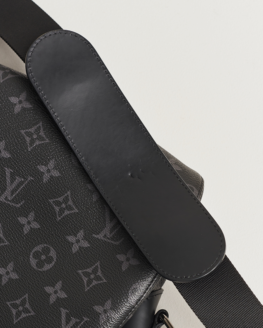Heren | Louis Vuitton Pre-Owned Messenger Voyager MM Bag Monogram Eclipse | Louis Vuitton Pre-Owned | Messenger Voyager MM Bag Monogram Eclipse
