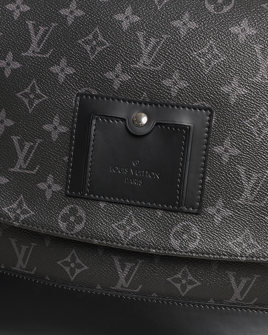 Heren | Louis Vuitton Pre-Owned Messenger Voyager MM Bag Monogram Eclipse | Louis Vuitton Pre-Owned | Messenger Voyager MM Bag Monogram Eclipse
