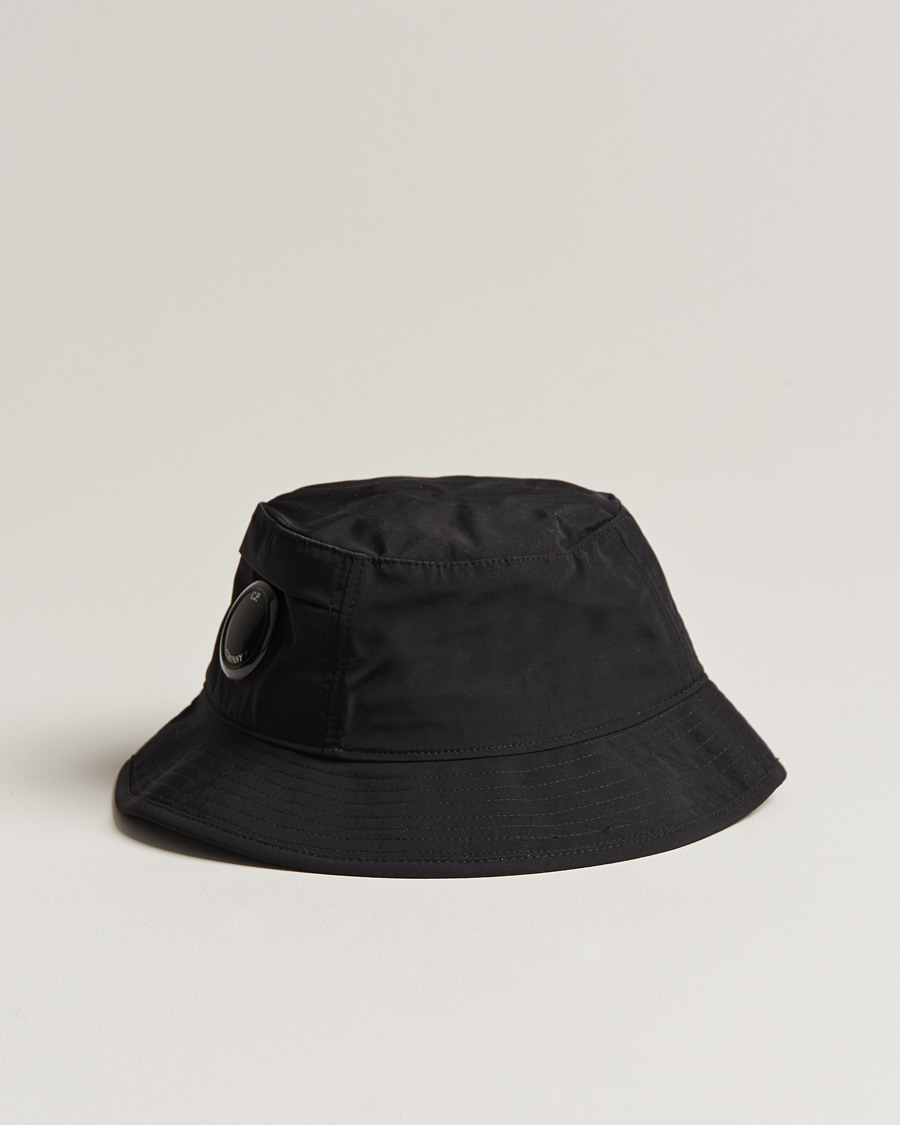 Heren | C.P. Company Chrome R Bucket Hat Black | C.P. Company | Chrome R Bucket Hat Black