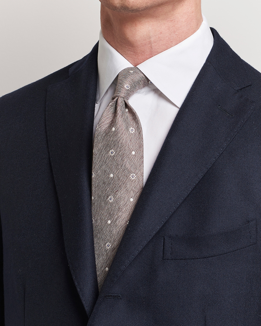 Homme | Amanda Christensen Cotton/Silk/Linen Printed Flower 8cm Tie Brown | Amanda Christensen | Cotton/Silk/Linen Printed Flower 8cm Tie Brown