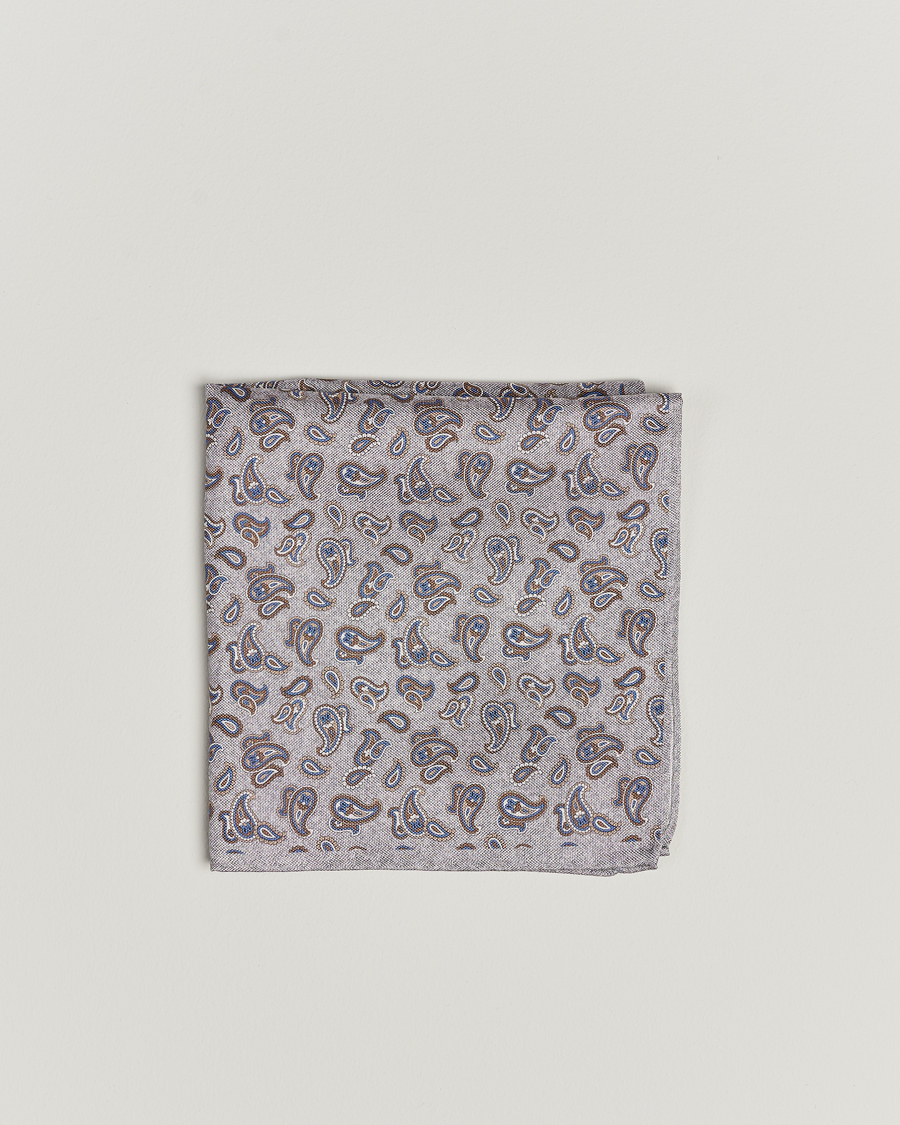 Heren | Amanda Christensen Silk Oxford Printed Paisley Pocket Square Light Grey | Amanda Christensen | Silk Oxford Printed Paisley Pocket Square Light Grey