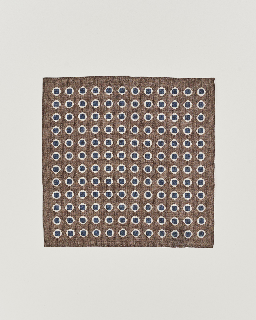 Homme | Amanda Christensen Linen Printed Medallion Pocket Square Brown | Amanda Christensen | Linen Printed Medallion Pocket Square Brown