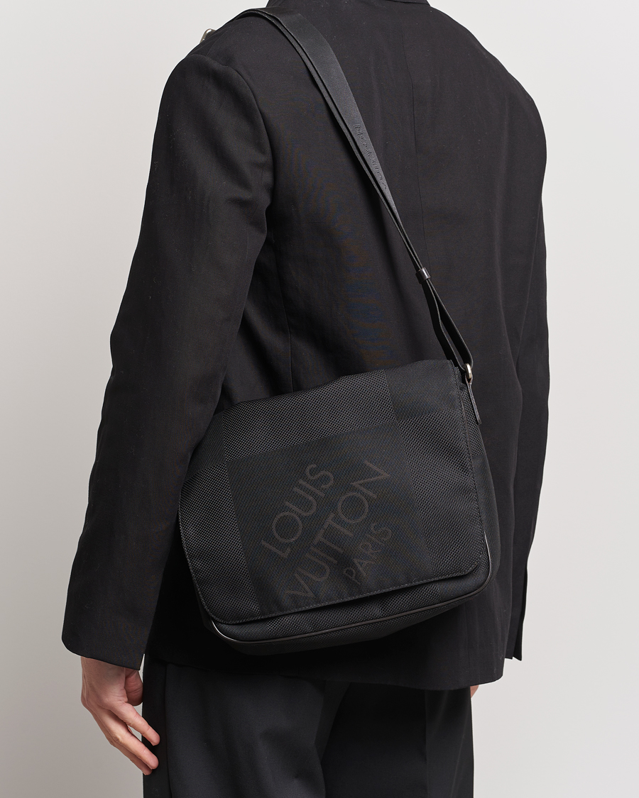 Homme | Louis Vuitton Pre-Owned Canvas Messenger Bag Damier Geant | Louis Vuitton Pre-Owned | Canvas Messenger Bag Damier Geant