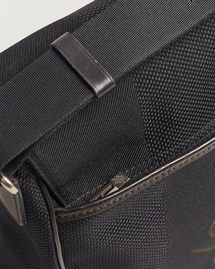 Homme | Louis Vuitton Pre-Owned Canvas Messenger Bag Damier Geant | Louis Vuitton Pre-Owned | Canvas Messenger Bag Damier Geant