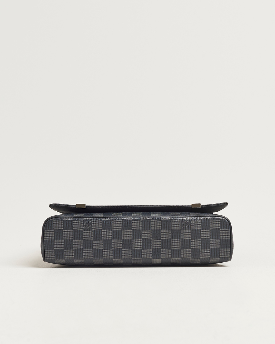 Homme | Louis Vuitton Pre-Owned District PM Messenger Bag Damier Graphite | Louis Vuitton Pre-Owned | District PM Messenger Bag Damier Graphite