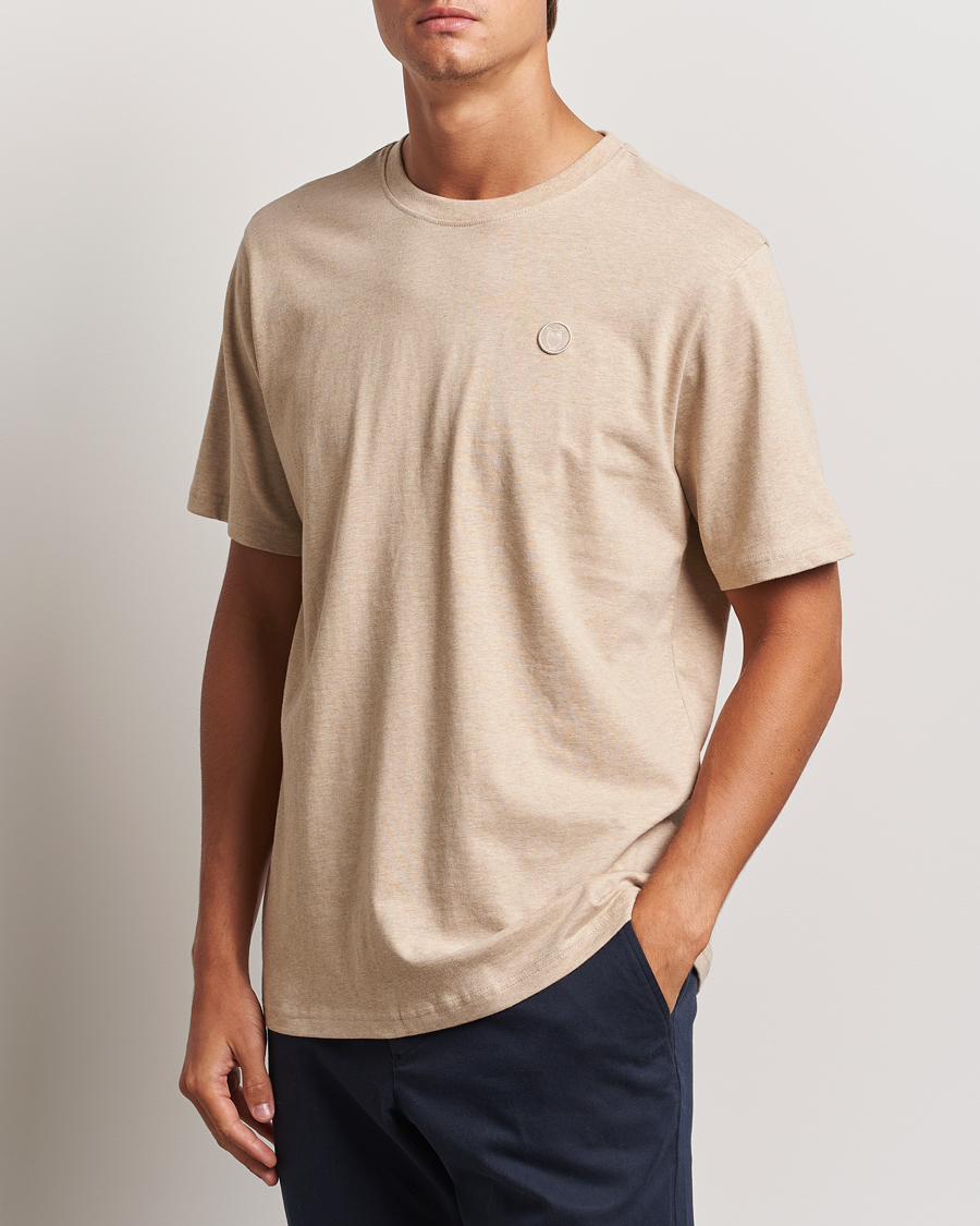 Homme | T-shirts | KnowledgeCotton Apparel | Loake Badge T-Shirt Safari Melange
