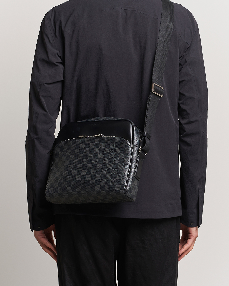 Homme | Louis Vuitton Pre-Owned Dayton Reporter MM Damier Graphite | Louis Vuitton Pre-Owned | Dayton Reporter MM Damier Graphite